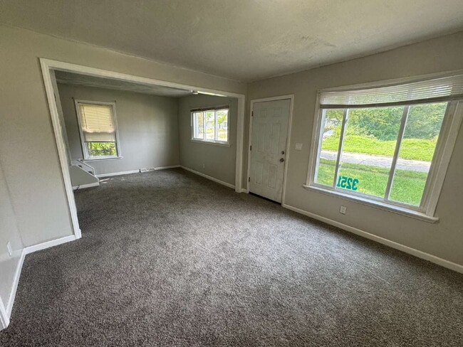 Photo - Spacious 4-Bedroom Home Inkster – Ready fo...