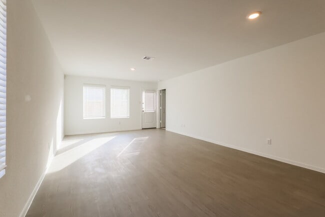 Photo - 609 Craven St