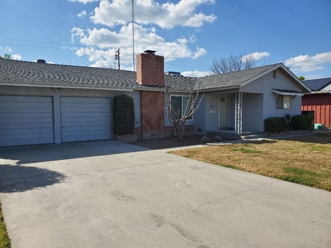 Building Photo - House For Rent
