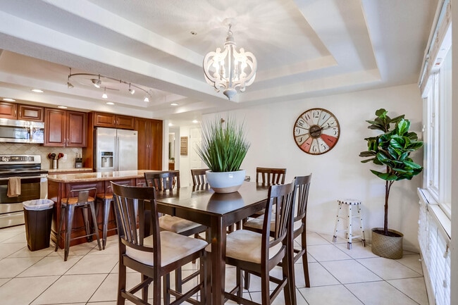 Photo - 807 Devon Ct