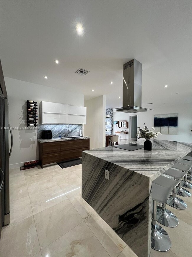 Photo - 16326 Mariposa Cir N