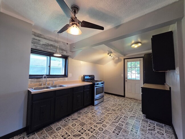 Photo - 612 1st Ave W