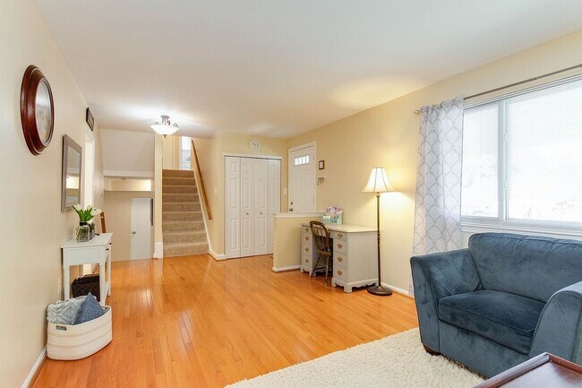 Photo - 4992 Swinton Dr