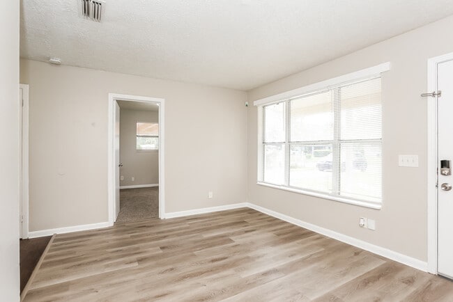 Photo - 8814 Yeoman Dr