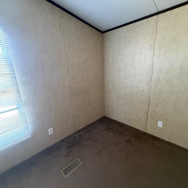 Photo - 815 W 40th St