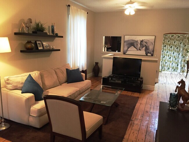 Living Room - 223 London St