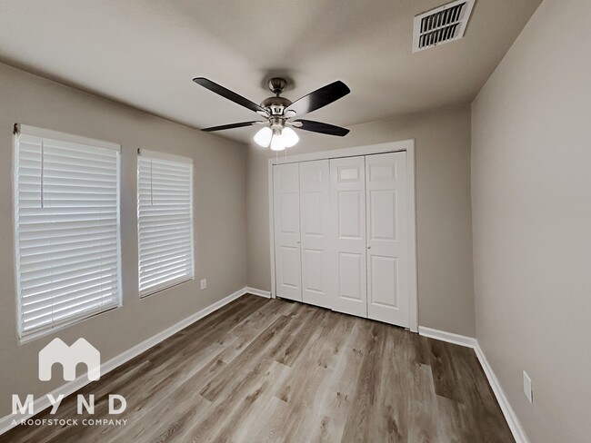 Photo - 235 E Lambert St