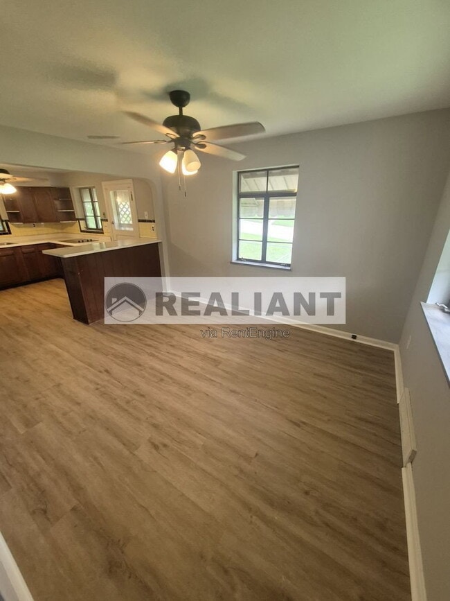 Photo - 501 Hallam Ave