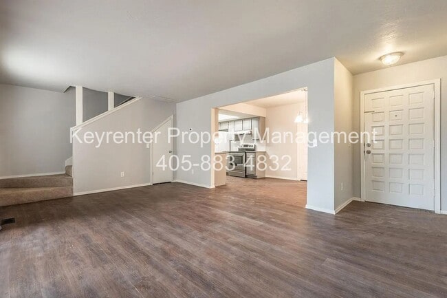 Photo - Beautiful 2BD/2.5 BTH Home Right off of NW Expressway and Shopping Areas