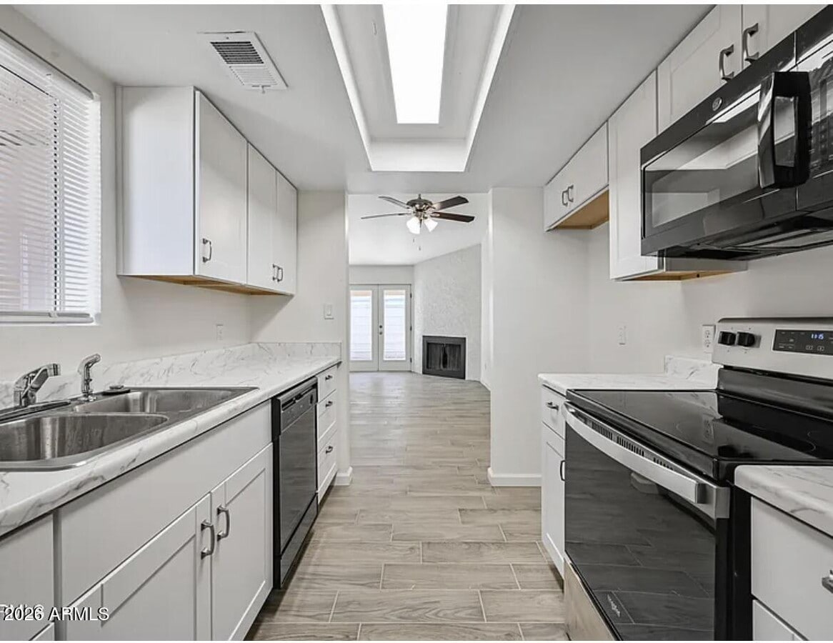 Photo - 619 S Pioneer