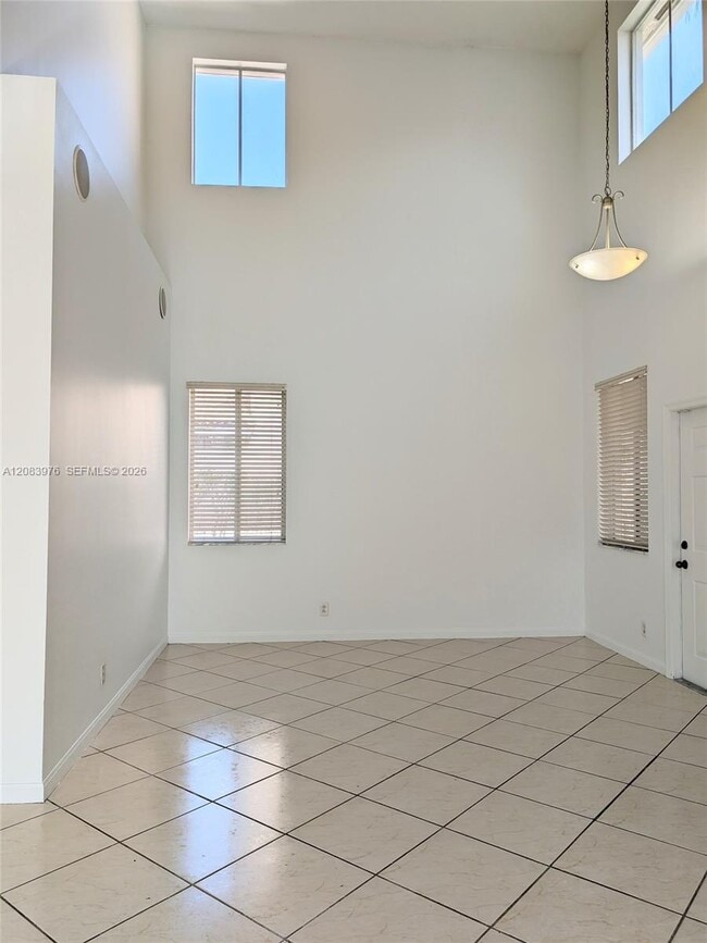 Photo - 911 Phoenix Way