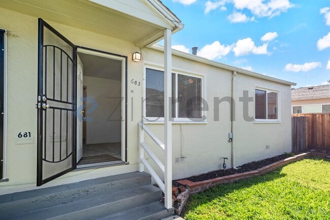 Photo - 683 Morva Ct