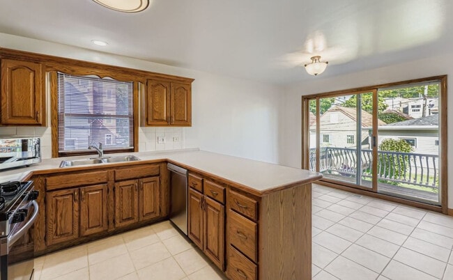 Photo - 2550 W Winnemac Ave Unit 1