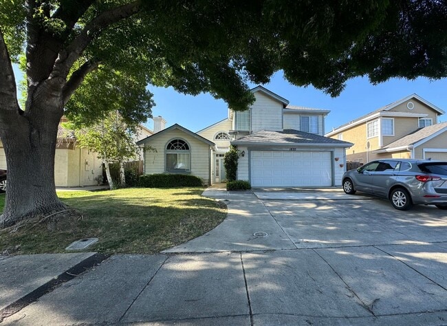 Building Photo - Beautiful home 4Bedrooms and 3Baths.