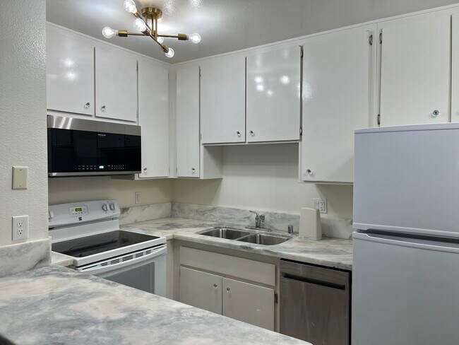 6386 Rancho Mission Rd Unidad 305