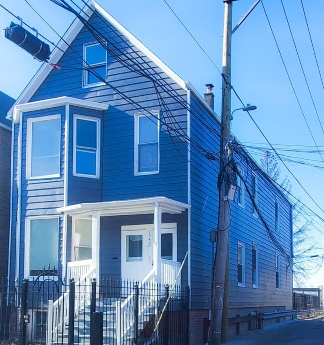 Building Photo - 1540 N Keeler Ave Unit 1