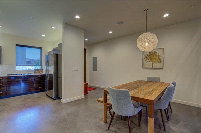 Photo - 807 NW 9th St