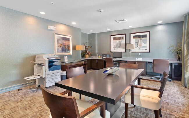 Photo - 2421 NE 65th St Unidad 506