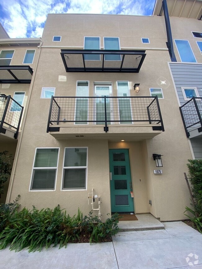Building Photo - ALMOST NEW, SUPER CLEAN 2 BED, 2.5 BATHS, ... Rental