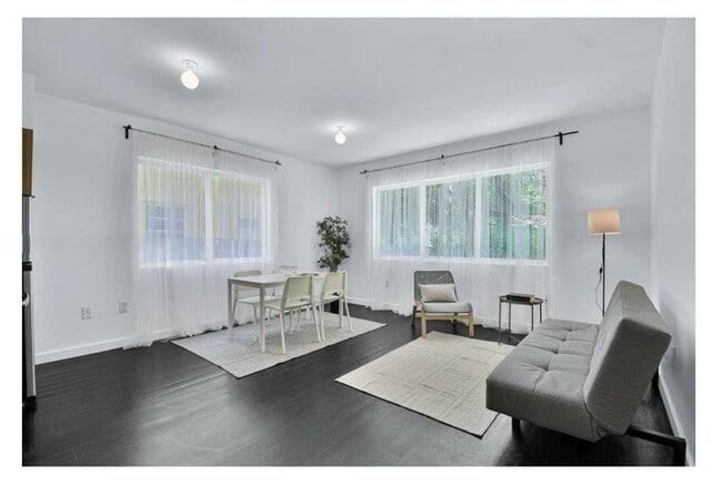 Building Photo - 557 Michigan Ave Unit 111