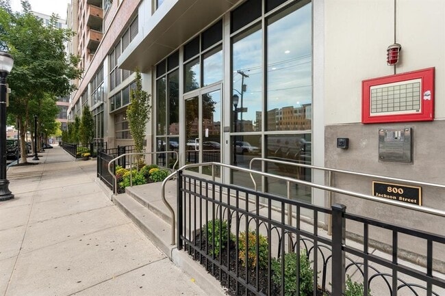 Building Photo - 800 Jackson St Unit 304 Rental