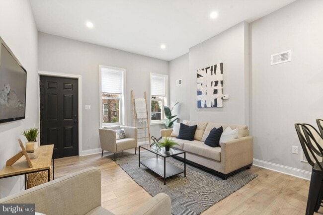 Photo - 2571 Coral St