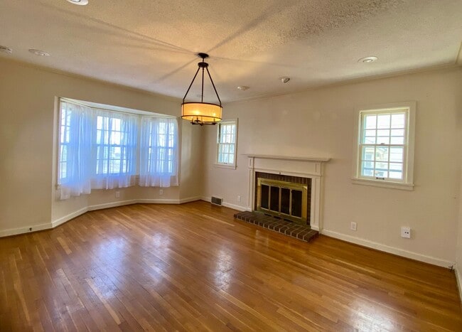 Building Photo - 1825 Fairchild Ave Unit A