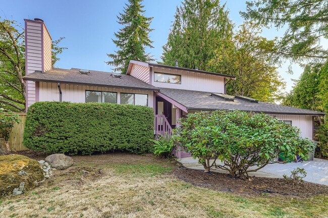 Building Photo - Fully-Remodeled 3 Bed 2.5 Bath Kirkland Home!