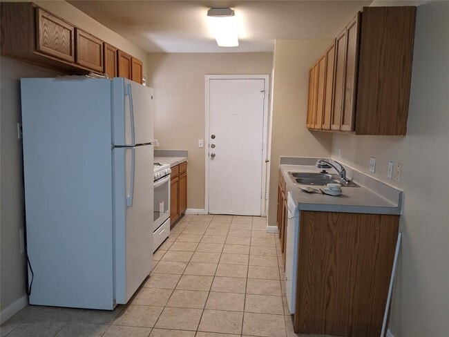 Photo - 1912 Alex Ave