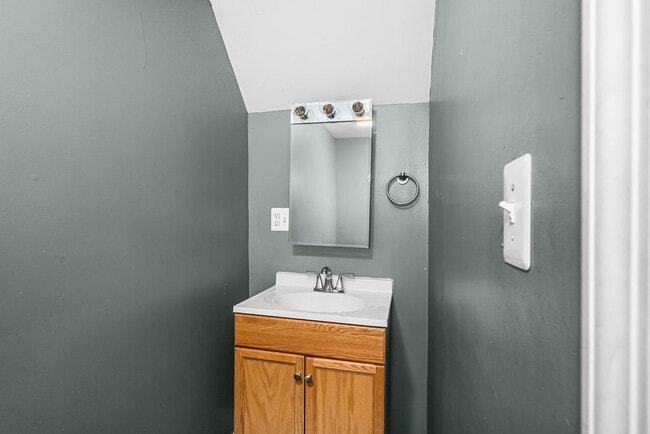 Photo - 621 E 10th St