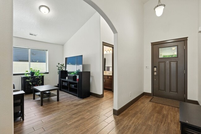Photo - Gorgeous Hayden Home For Rent!