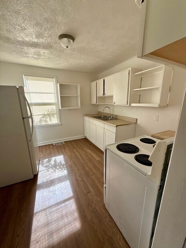 Photo - Large Single Family House for Rent.