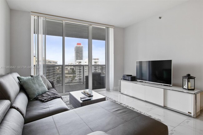 Building Photo - 1800 S Ocean Dr Unit 909