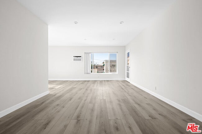 Photo - 8336 Blackburn Ave Unit 7