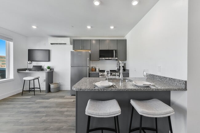 Photo - 585 Essex St Unit 514