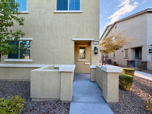 Building Photo - GATED 4 BED 2.75 BATH 2 CAR GARAGE TOWNHOUSE w/ LOFT & BED + BATH DOWNSTAIRS!