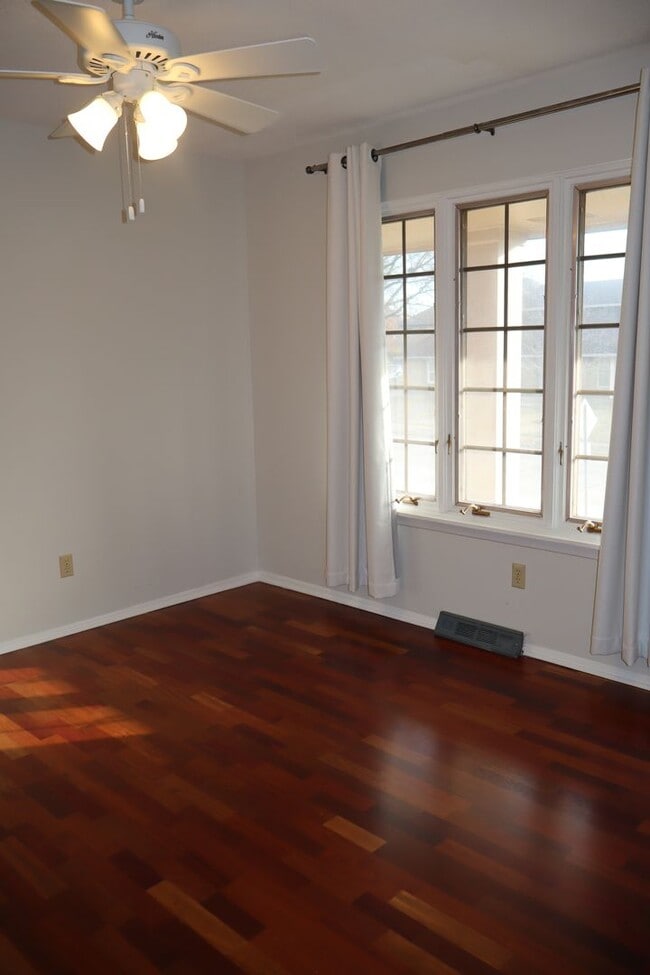 Photo - 3809 W Rollins Rd