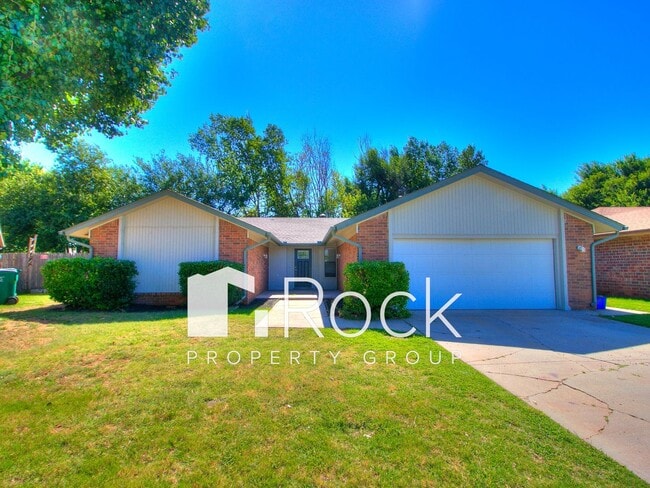 Building Photo - 4 Bedroom Home with Space Inside and Out! ...