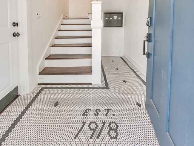 Photo - 2409 N Robinson Ave Unit B