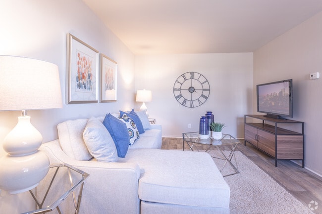 2BR,1BA,-994SF - Gates of West Bay