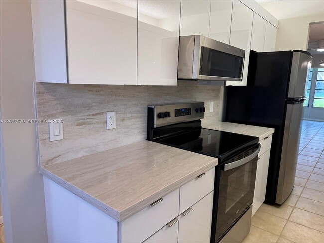 Photo - 12501 SW 14th St Unit 112R