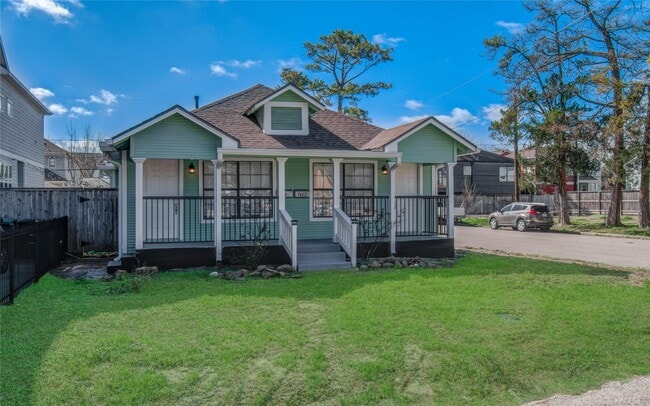 Photo - 702 E 25th St