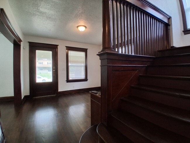 Photo - 2640 Victor St