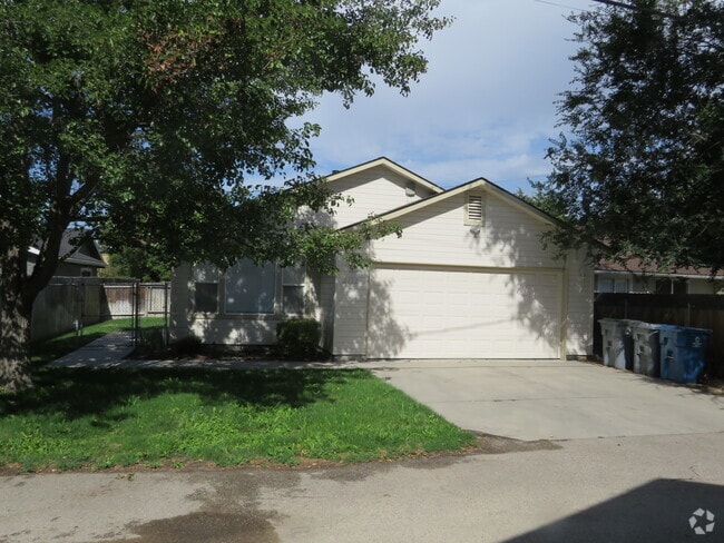 Building Photo - 2112 S Longmont Ave Rental