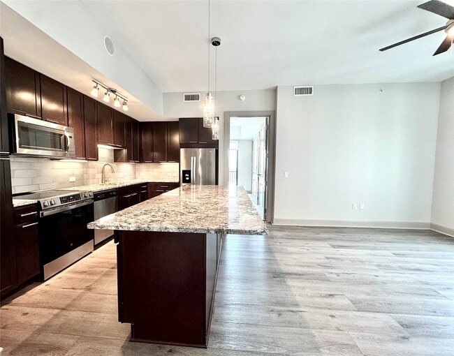 Building Photo - 9787 Katy Fwy Unit 1601 Rental