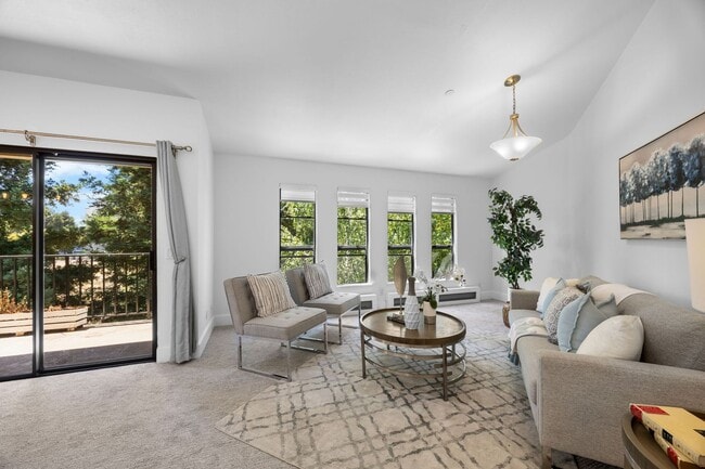 Building Photo - Bright & Spacious 2 Bedroom, 2 Bath Apartment in Fremont! Unit V