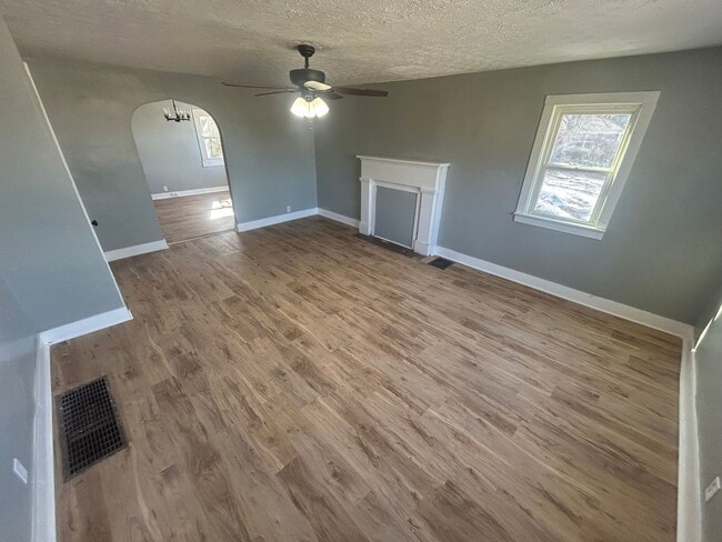 Photo - Charming 3-bedroom, 1-bathroom house locat...