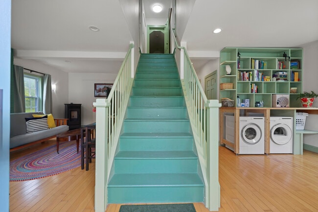 Photo - 3238 Main St