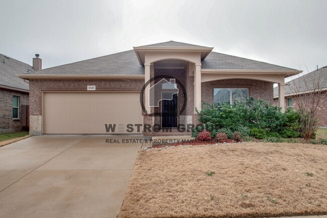 Building Photo - 3121 Hornbeam St