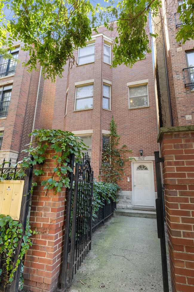 Photo - 1522 N Bosworth Ave Unit 2